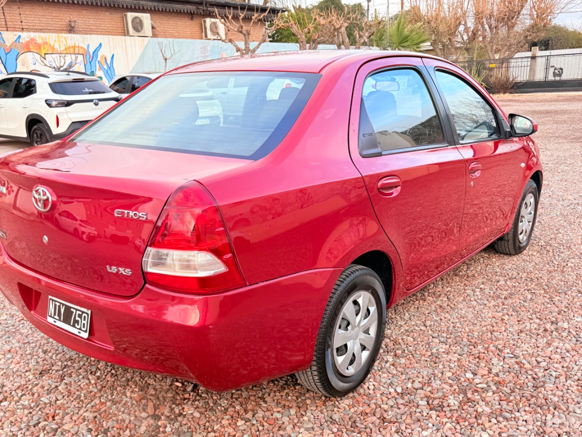 Toyota Etios 2013 — foto 4