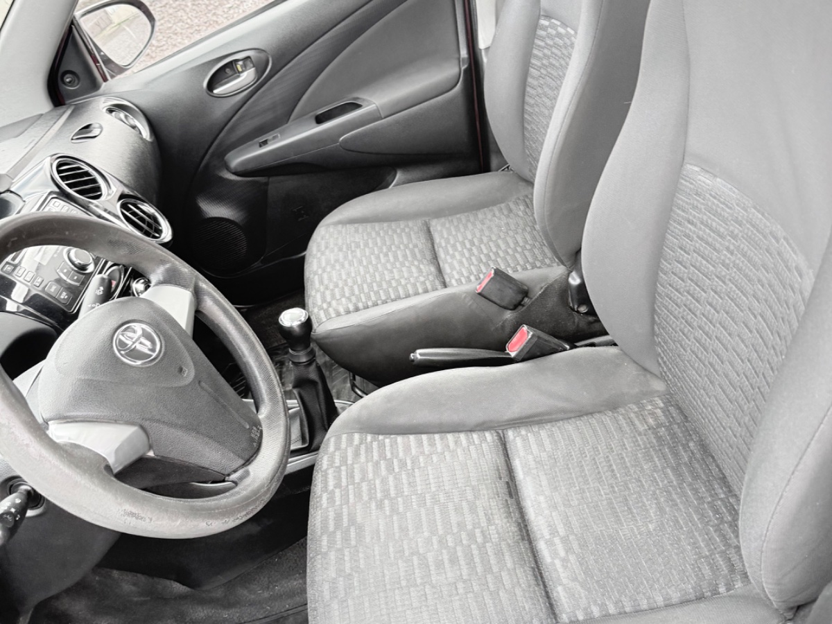 Toyota Etios 2013 — foto 5
