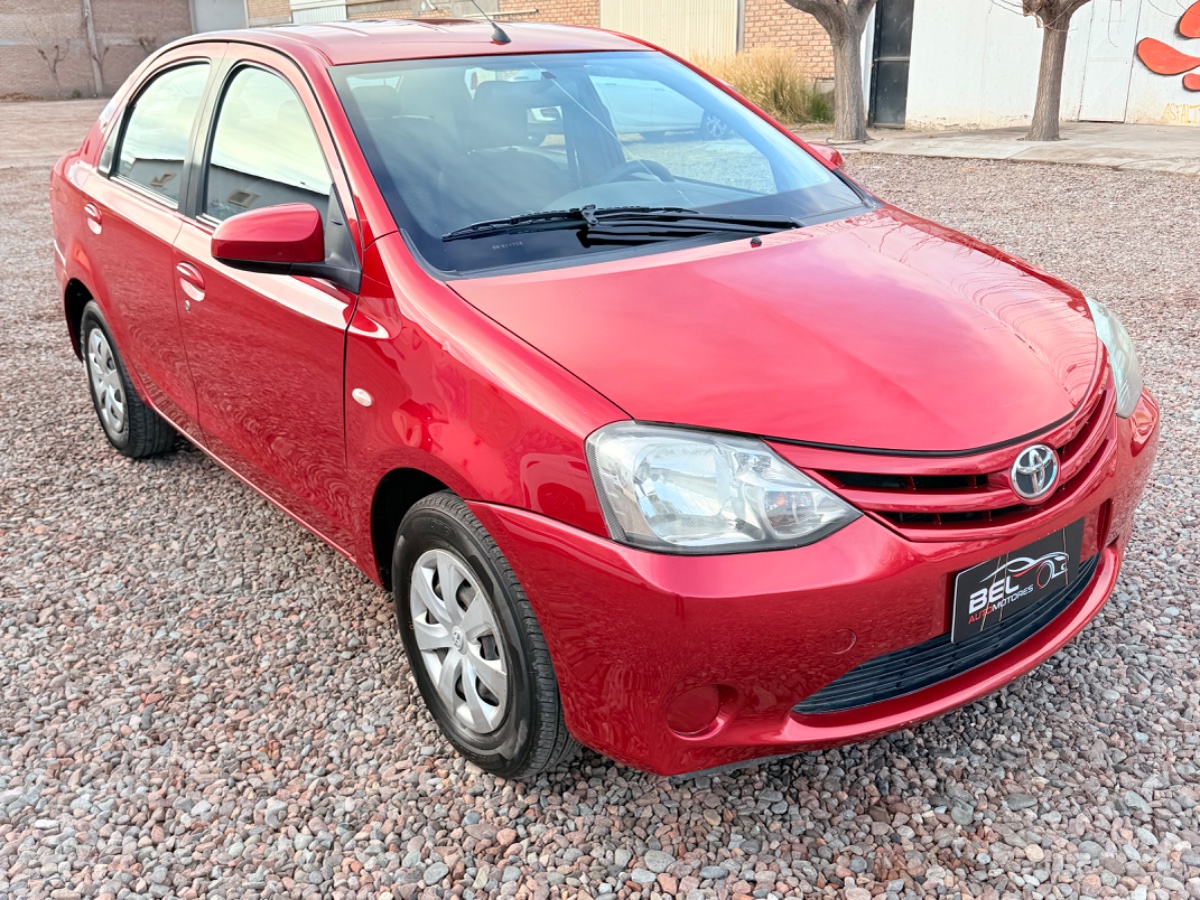 Toyota Etios 2013 — foto 2