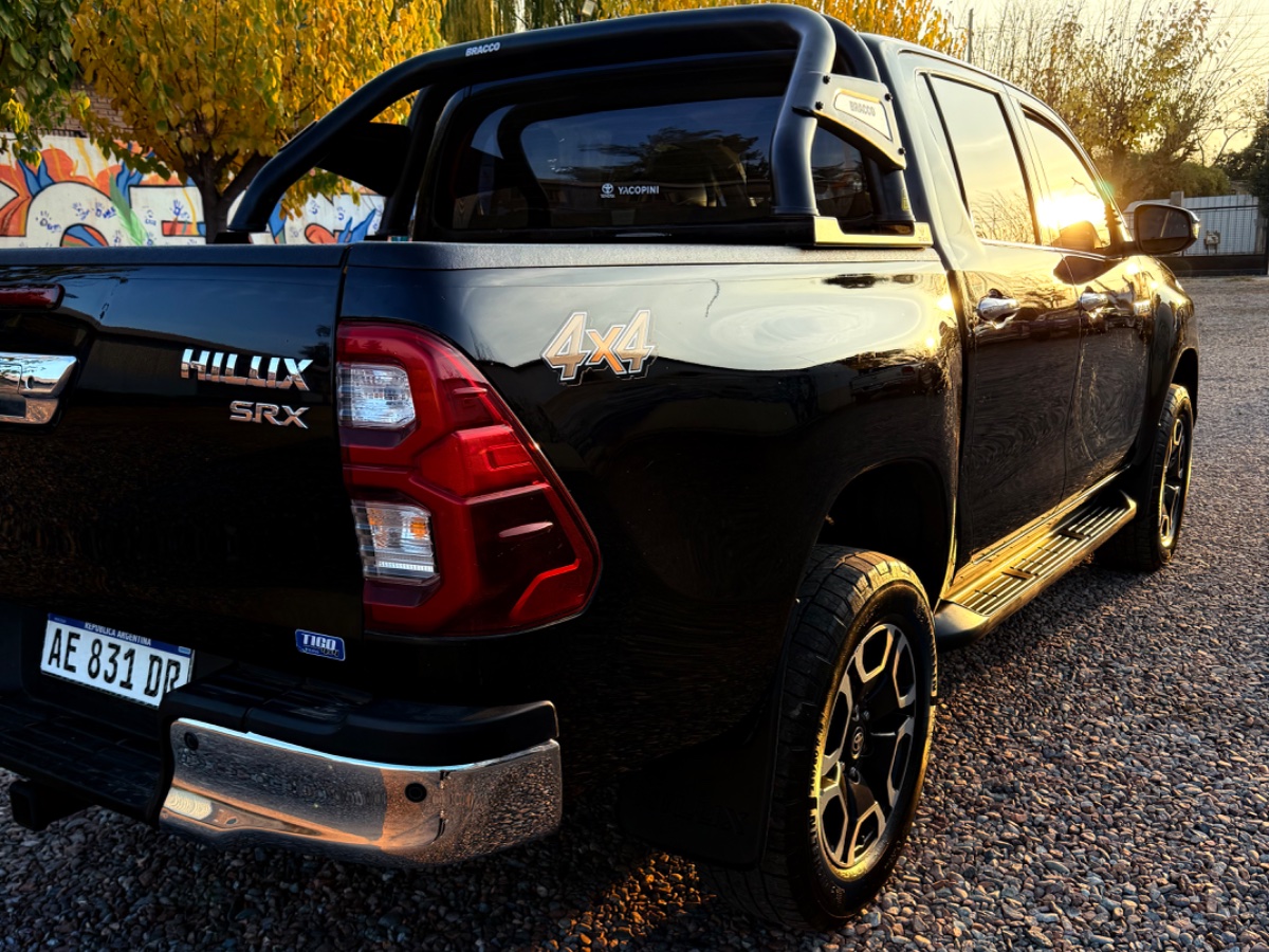 Toyota Hilux SRX AUTOMÁTICA 2022 — foto 3