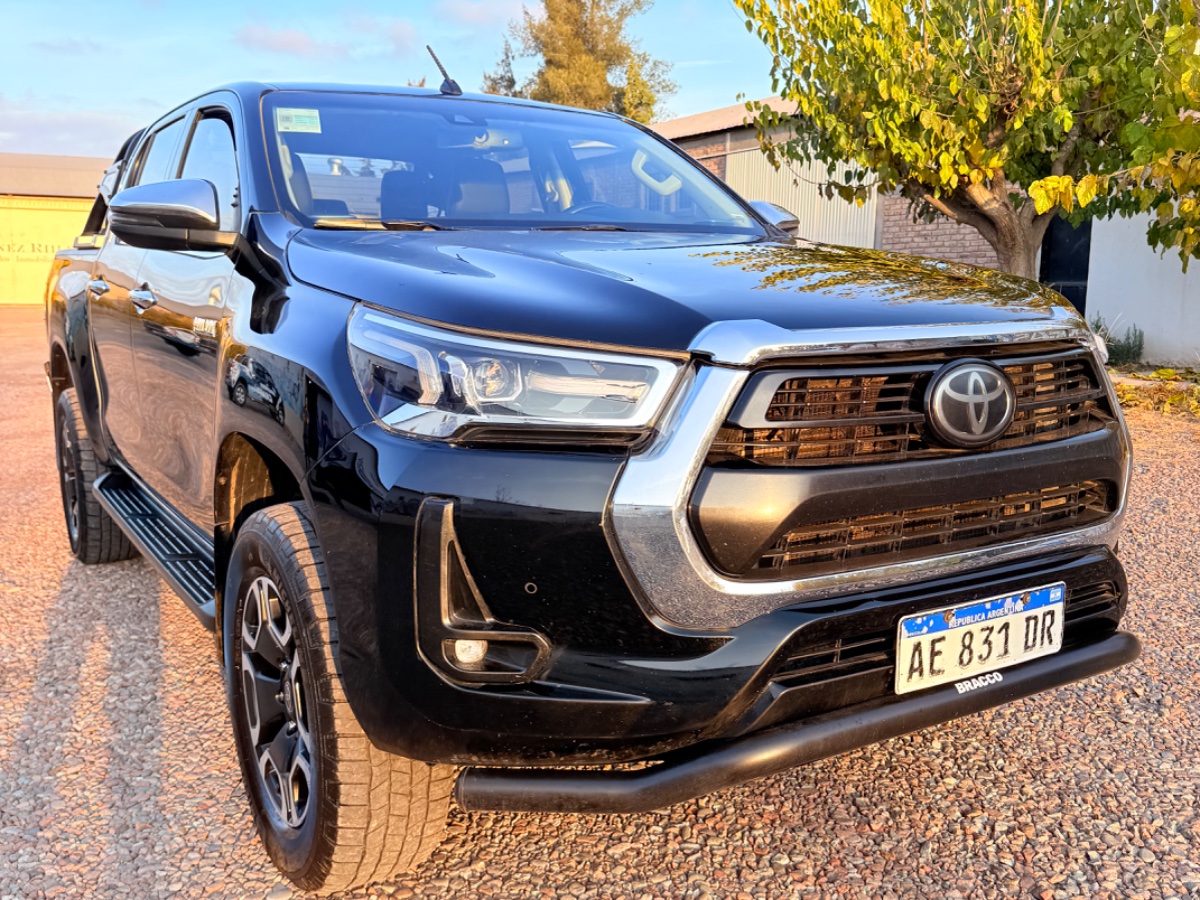 Toyota Hilux SRX AUTOMÁTICA 2022